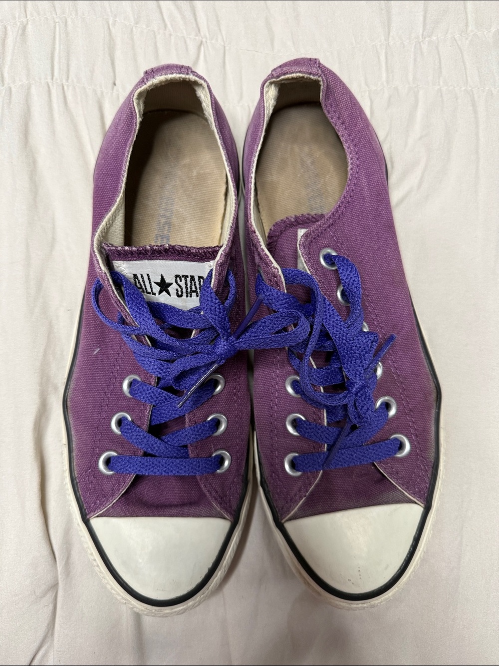 Unisex Converse All Star Low Top Sneakers - Purple and White. WMS 8 MEN 6